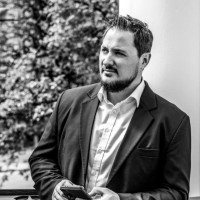 Viktor Varga Email