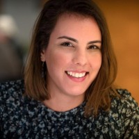 Julia Lins Email