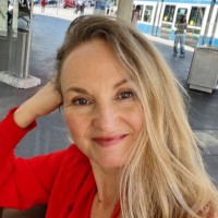 DePuy Synthes Employee Helen Irwin's profile photo