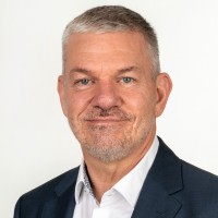Eric Benzmüller Email