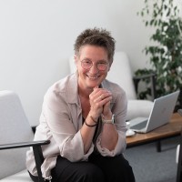 Stella Bayer Email