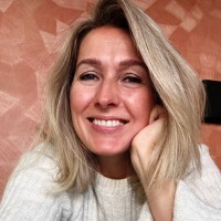 Stella van der Pers Email