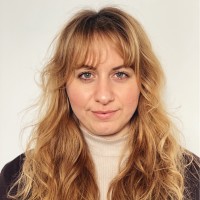 Viktória László Email