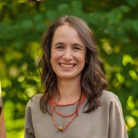 Emma Gothár Email