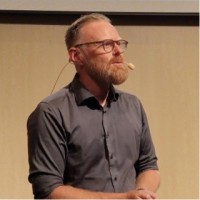 Andreas Hallström Email