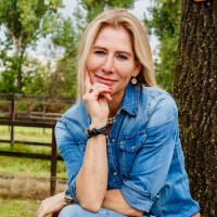 Isabella Becker Email & Phone Number