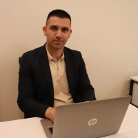 Muhamer Ujkani Email