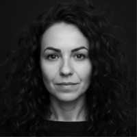 Adriana Lenti Email