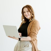 Danielle Wallis Email & Phone Number