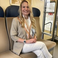 Linda Olsbro Email