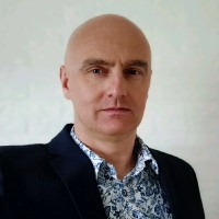 Daniel Janik Email