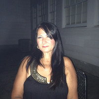 Rainbow Apparel Co Employee Robin Levenson's profile photo