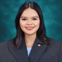 English Central Employee Ella Nierves's profile photo