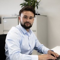 Kamil Slezak Email & Phone Number