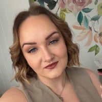 Water Plus Employee Chloé Hollies's profile photo