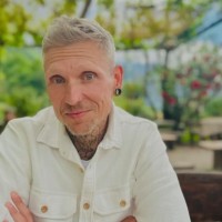 Björn Becker Email