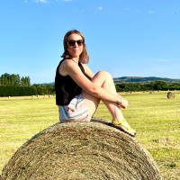 Laura Stocker Email