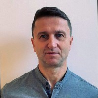 Tomasz Kujach Email
