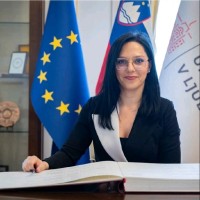 Arbresha Ibrahimi Email