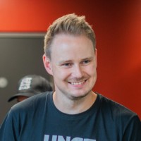 Tharald Lundvall Email