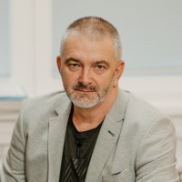 Peter Tauš Email