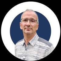Replace Employee Hervé Fricot's profile photo