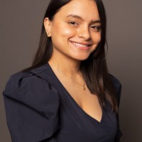 Laura Guzmán Email