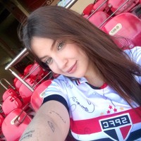 Larissa Diniz Email