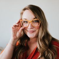 Kelly Gunderson Email & Phone Number