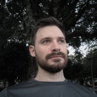 Víctor Makoski Email