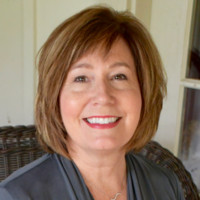 Benchmark Realty, LLC Employee Debbie Lambert's profile photo