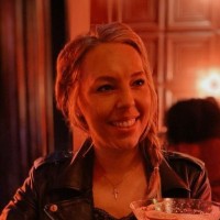 Nina van de Wiel Email