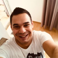 Leon Schubert Email