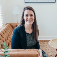 Hallie Graves Email & Phone Number