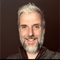 Nicolas Floßmann Email