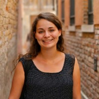 Anna Fehér Email