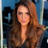 Salesforce Employee Larissa Mello's profile photo