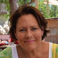 Yvonne Exter Email