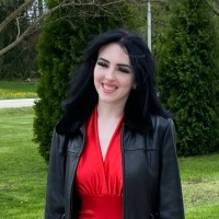 Mamenta Employee Madi Cox's profile photo