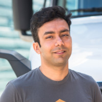 E-mail e número de telefone de Kartik Tiwari