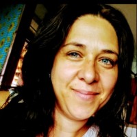 Daniela Benites Email