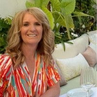 Dee Fox Email & Phone Number
