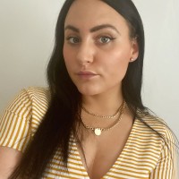 This is Unicorn Employee Emily Dean's profile photo