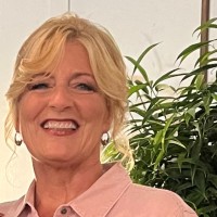 GIS Communications, Inc. Employee Julie Tokat's profile photo