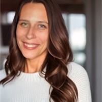 RedWeek.com Employee Amanda Lowinger-Haines's profile photo