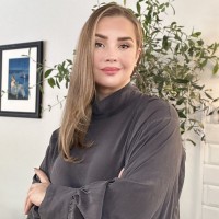Alexandra Backström Email