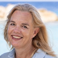 Claudia van Roosmalen Email