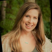 Lindsay Collins Email