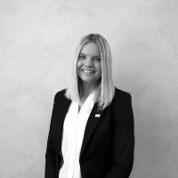 Julia Engström Email