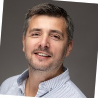 E-mail e número de telefone de Srdjan Plamenac